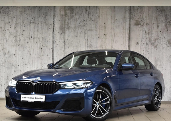 wielkopolskie BMW Seria 5 cena 189900 przebieg: 103648, rok produkcji 2021 z Chełmek